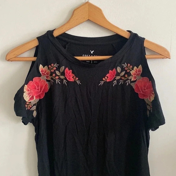 AE soft & sexy dark gray floral embroidered cold shoulder short sleeve top - Picture 2 of 6